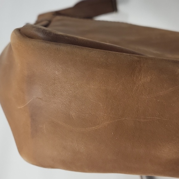 Classic Leather Messenger Bag 16x12 - Picture 7 of 9